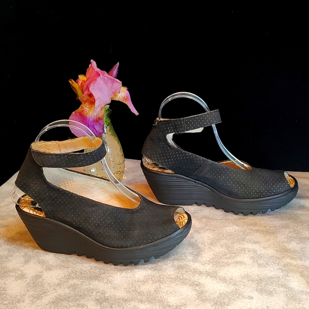 Fly London Yala Leather Wedge Heel Women's Size 7.5 EU 38